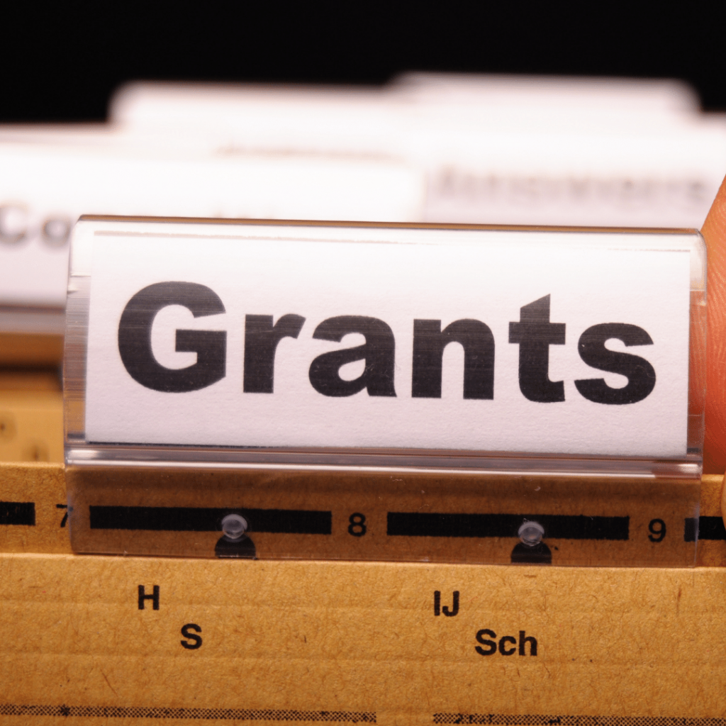 6 essential hints to succeed in your nonprofit grant writing