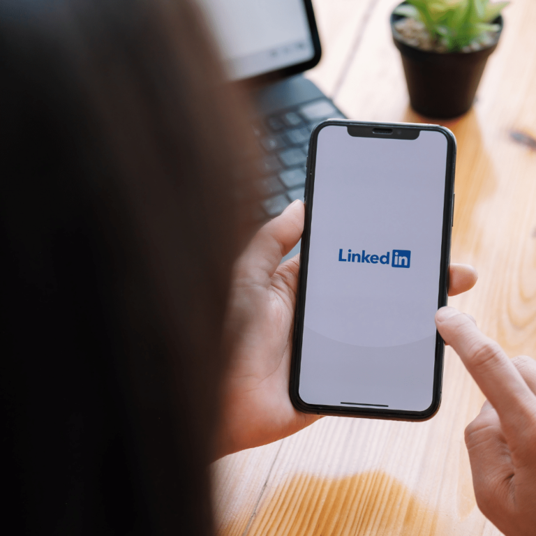 5 days of easy-to-implement action items to upgrade your presence on LinkedIn: share thought leadership, engage with people who inspire you and have way more fun.